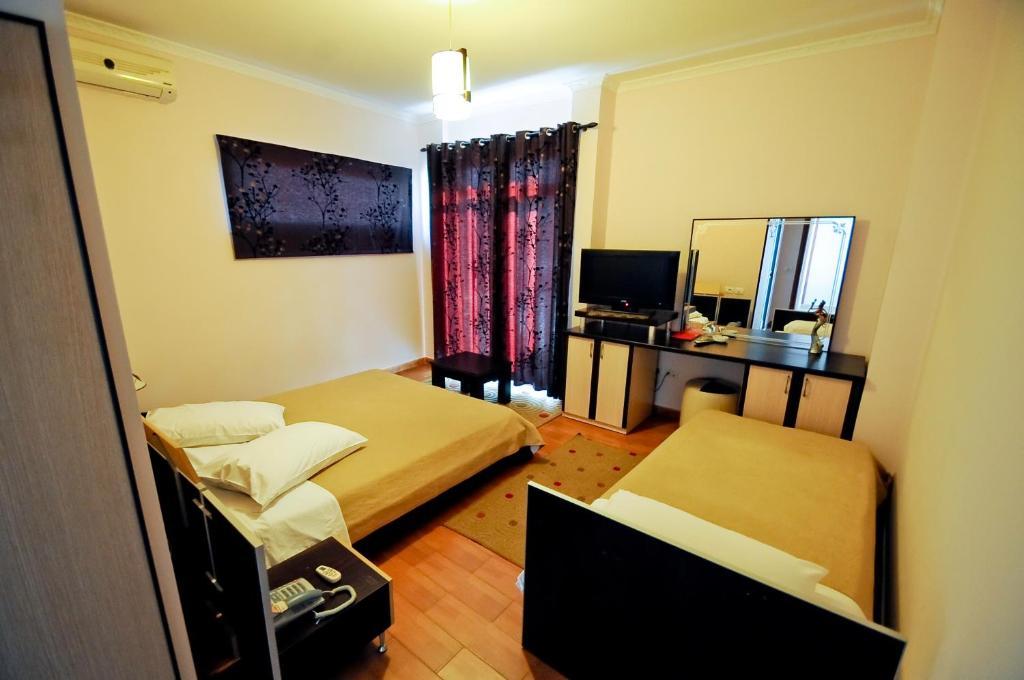 Hotel Lubjana Tirana Room photo