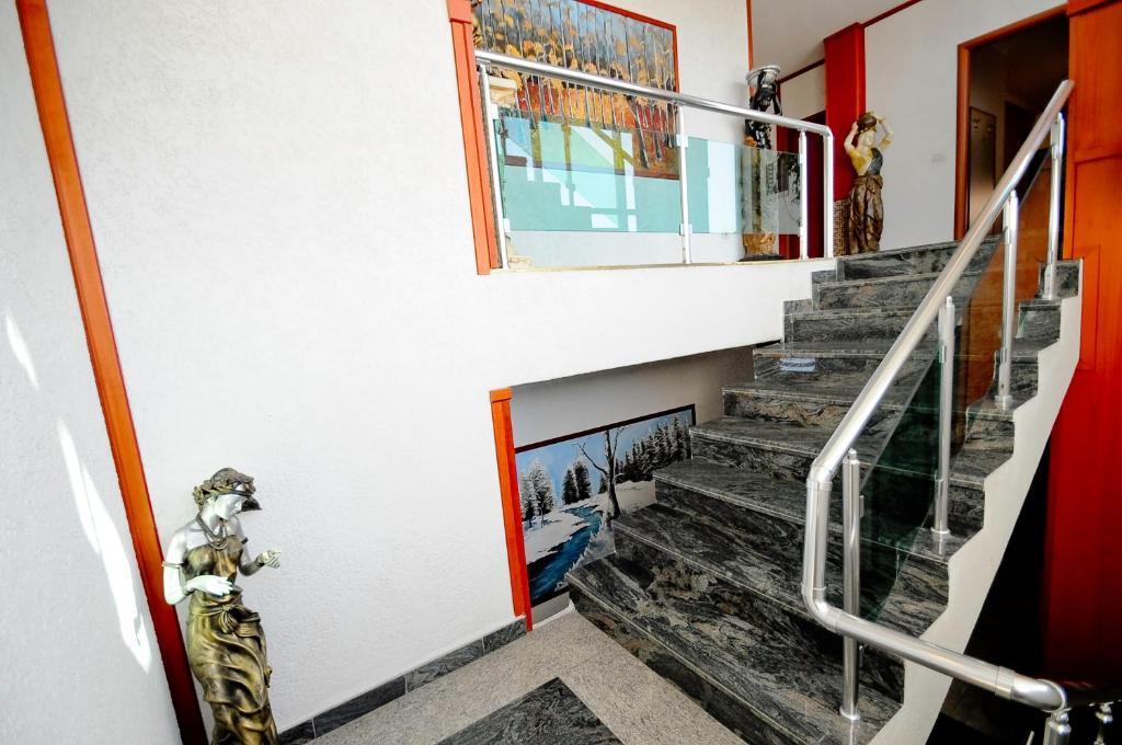 Hotel Lubjana Tirana Exterior photo