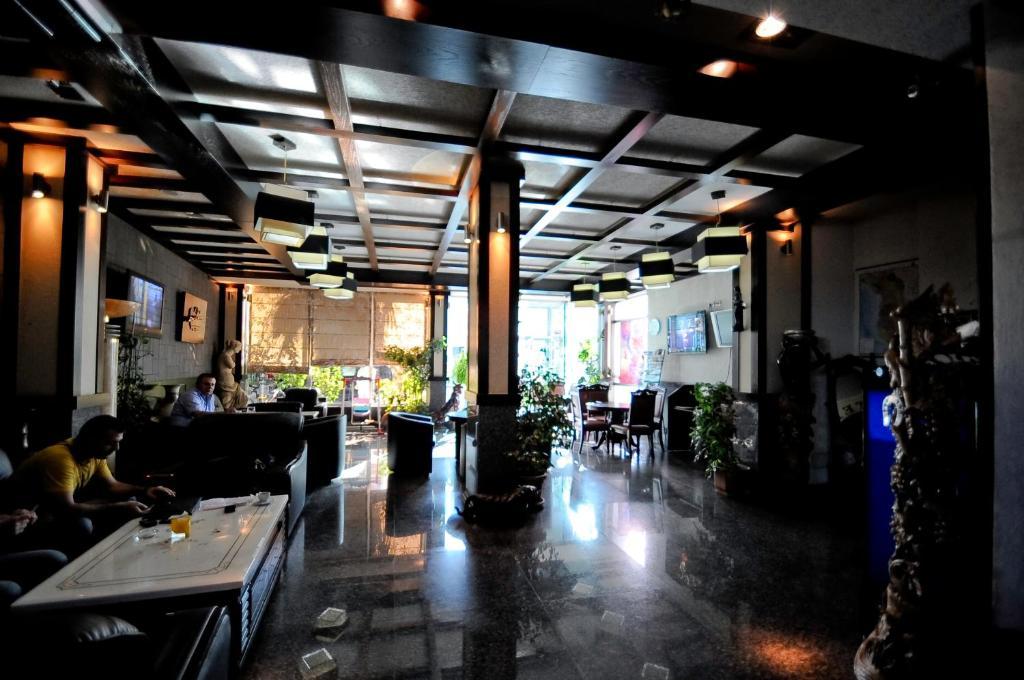 Hotel Lubjana Tirana Exterior photo